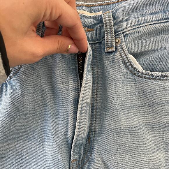 Levi's Jeans Women 27 Light Wash Ultra High Rise Loose Button Fly Casual Classic - Picture 6 of 10